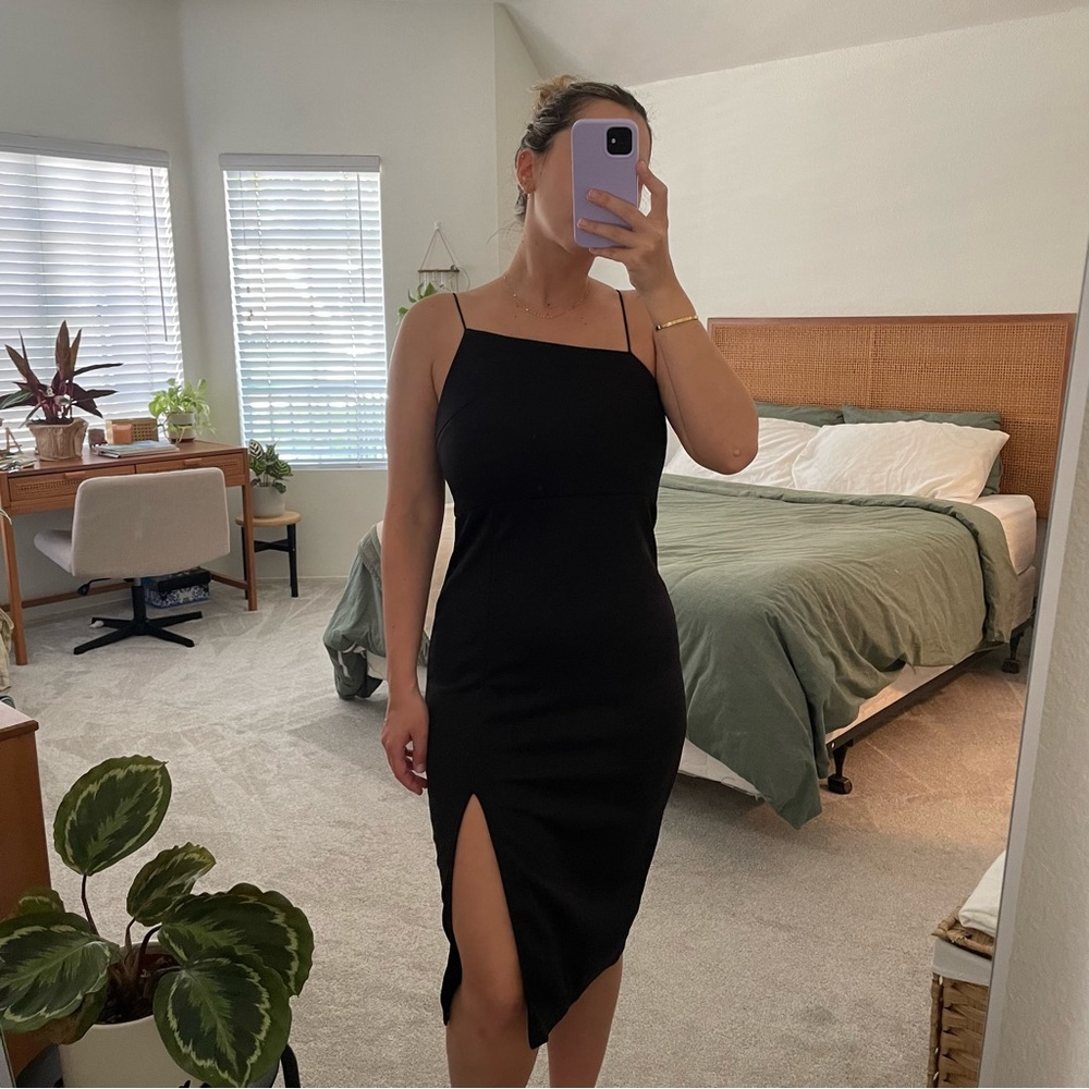 Split Hem Sleeveless Bodycon Dress 🖤